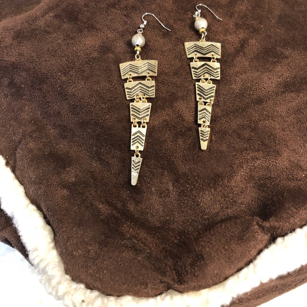 (L) Modern-Western,Boho,Biker,OOTD,Gold tone, pewter pierced statement Earrings!
